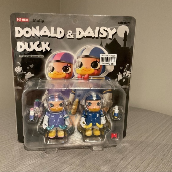 POP MART Other - Pop Mart Donald & Daisy Duck 100% Mega Space Molly Figures